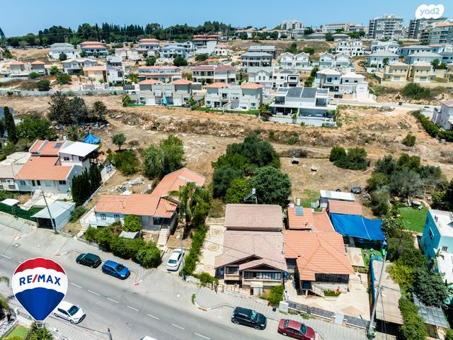 דו משפחתי, נווה שרת, זכרון יעקב