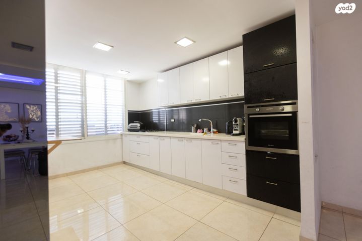 דירה, הרב משה מרדכי 4, טירת כרמל