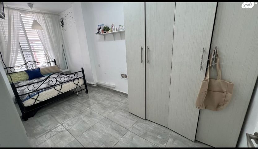 דירה, רמב"ם, ראשון לציון