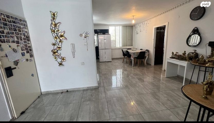 דירה, רמב"ם, ראשון לציון