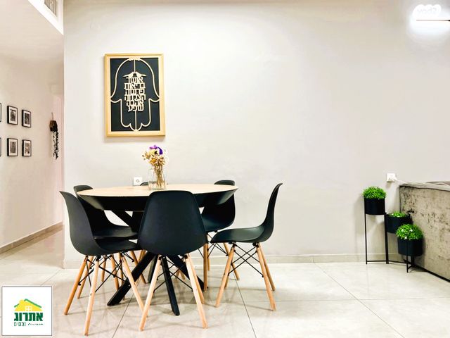 דירה, צור יצחק