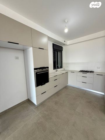 דירה, יצחק שמיר, נהריה