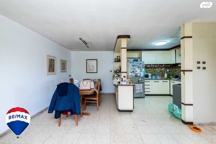 דו משפחתי, נווה שרת, זכרון יעקב