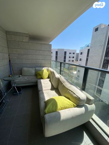 דירה, מרים הנביאה, פסגות אפק, ראש העין