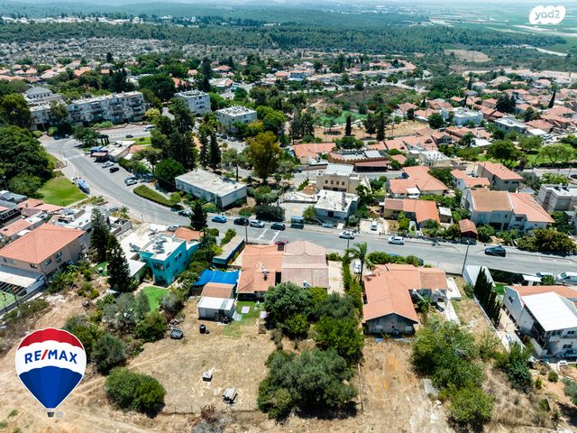 דו משפחתי, נווה שרת, זכרון יעקב