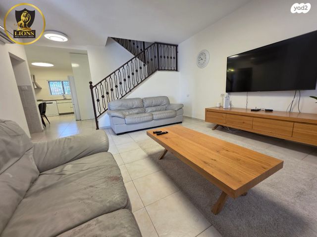 דו משפחתי, הבר, גן יבנה מערב, גן יבנה