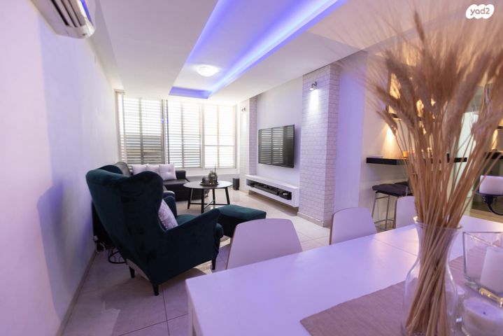 דירה, הרב משה מרדכי 4, טירת כרמל