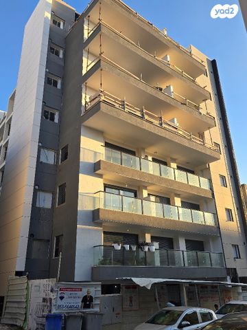 דירה, ההגנה 28, לב העיר, בת ים