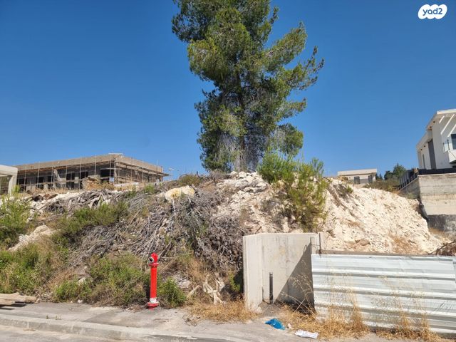 מגרשים