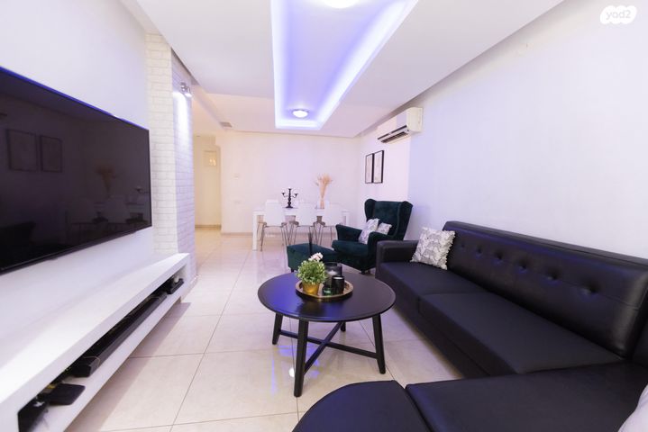 דירה, הרב משה מרדכי 4, טירת כרמל