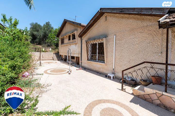 דו משפחתי, נווה שרת, זכרון יעקב