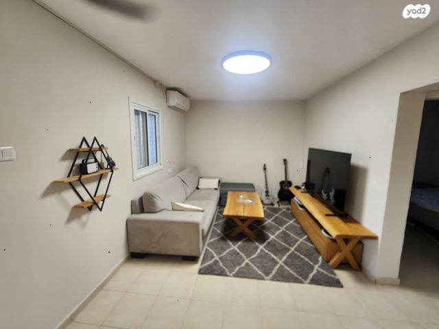 דירה, שמעון בר גיורא, שכונה ד', באר שבע