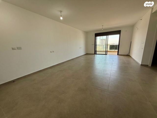 דירה, יצחק שמיר, נהריה