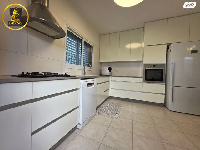 דו משפחתי, הבר, גן יבנה מערב, גן יבנה