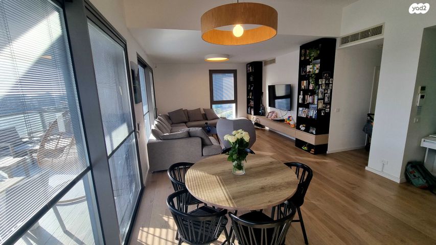 גג/ פנטהאוז, אריק איינשטיין, הרצליה ב', הרצליה