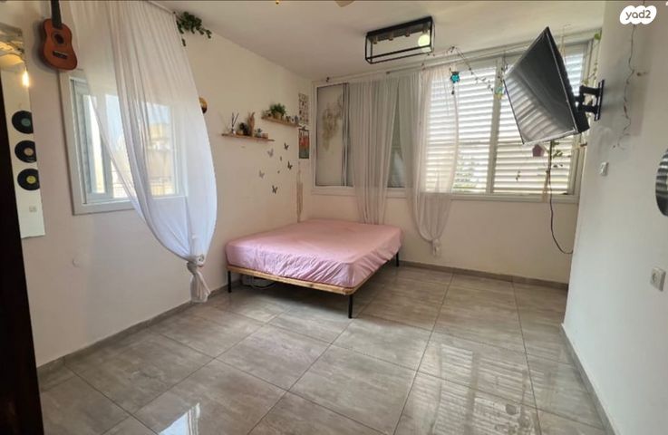 דירה, רמב"ם, ראשון לציון