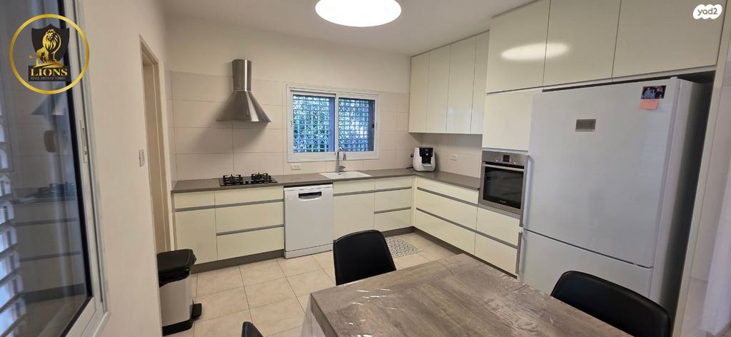 דו משפחתי, הבר, גן יבנה מערב, גן יבנה