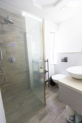 דירה, הרב משה מרדכי 4, טירת כרמל