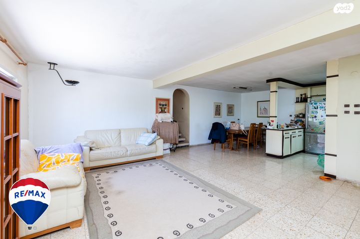 דו משפחתי, נווה שרת, זכרון יעקב