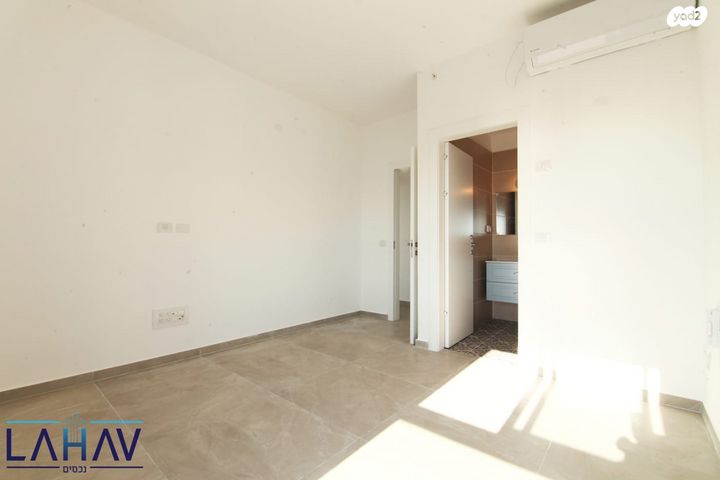 דירה, אמנון ליפקין שחק, נוף הטיילת, נתניה