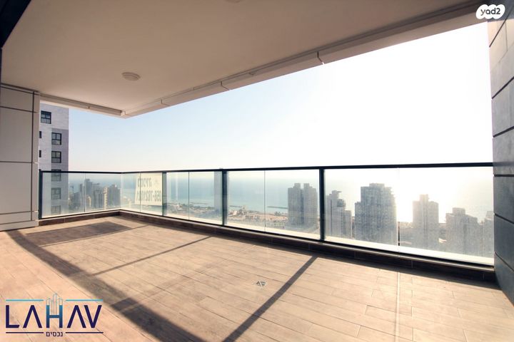 דירה, אמנון ליפקין שחק, נוף הטיילת, נתניה