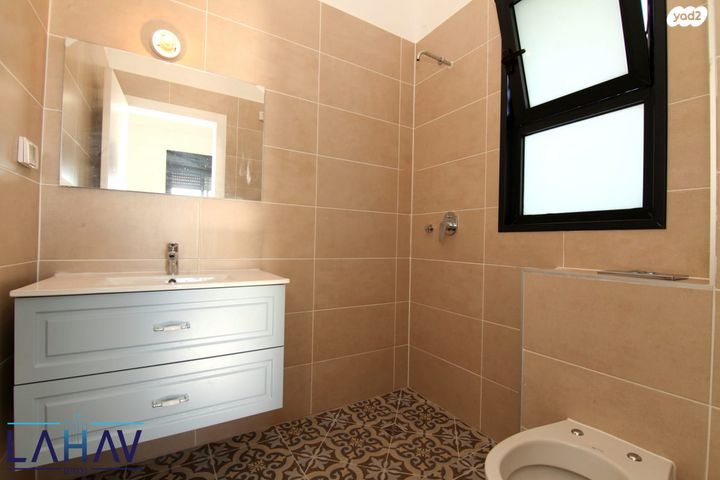 דירה, אמנון ליפקין שחק, נוף הטיילת, נתניה