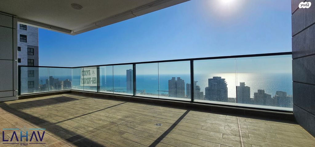 דירה, אמנון ליפקין שחק, נוף הטיילת, נתניה