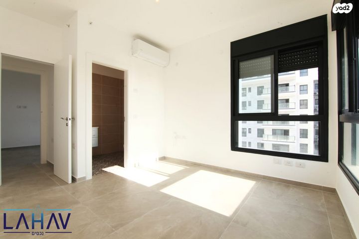 דירה, אמנון ליפקין שחק, נוף הטיילת, נתניה