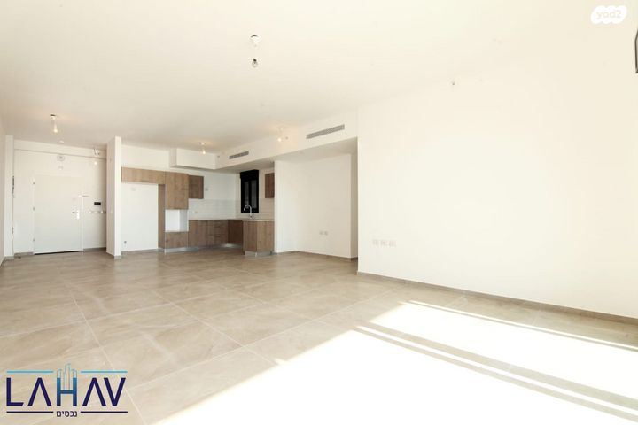 דירה, אמנון ליפקין שחק, נוף הטיילת, נתניה