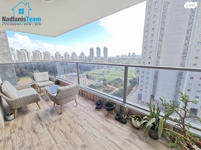 דירה, דוד רזניק, גלי הים, נתניה