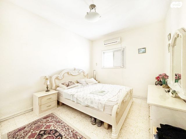 דירה, רחל המשוררת, דרום מערב ותיק, בת ים