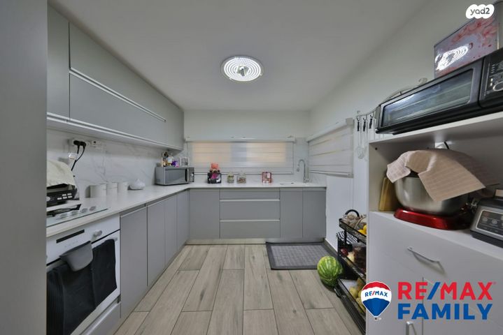 דו משפחתי, האורנים 29, רכסים, רכסים