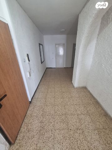 דירה, בר כוכבא 52, אחוזת כנרת, טבריה