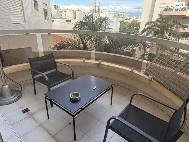 דירה, דוד רזניק, גלי הים, נתניה