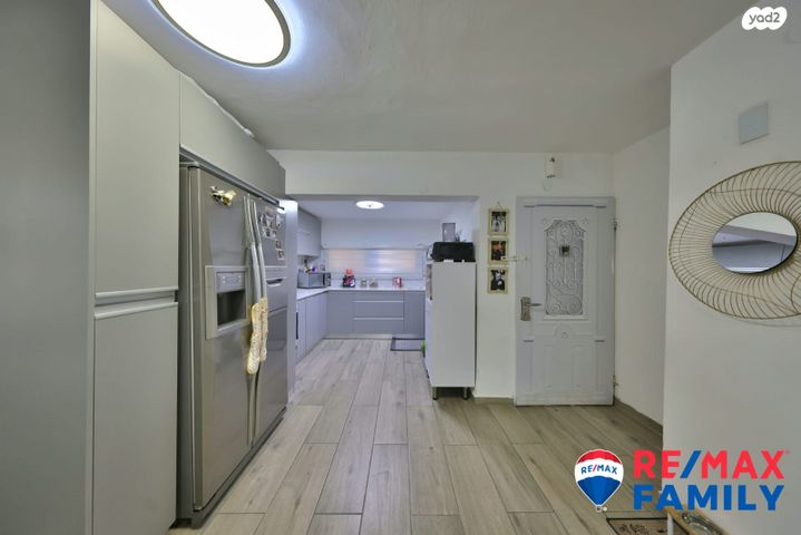 דו משפחתי, האורנים 29, רכסים, רכסים