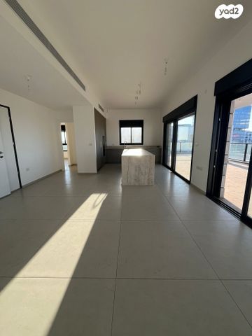 גג/ פנטהאוז, הכלנית, 2004, רעננה