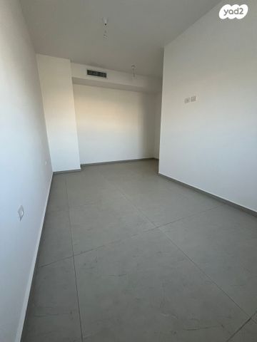 גג/ פנטהאוז, הכלנית, 2004, רעננה