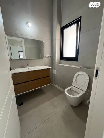 גג/ פנטהאוז, הכלנית, 2004, רעננה