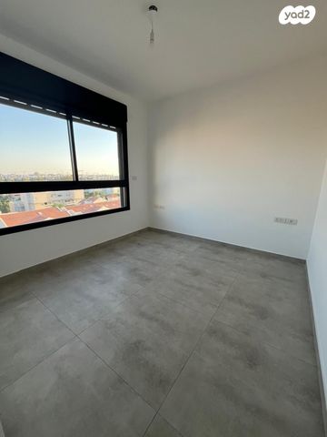 דירה, הכלנית, 2004, רעננה