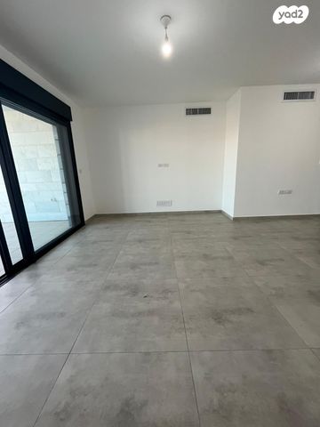 דירה, הכלנית, 2004, רעננה