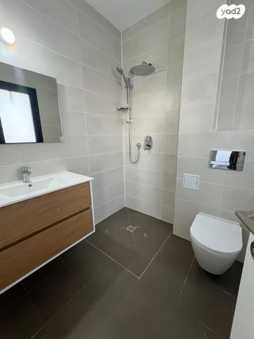 דירה, הכלנית, 2004, רעננה