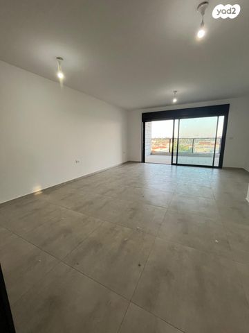 דירה, הכלנית, 2004, רעננה