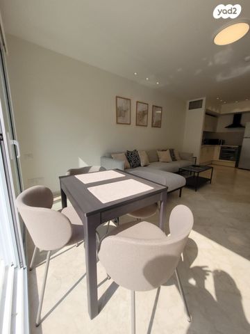 דירת גן, הרצליה