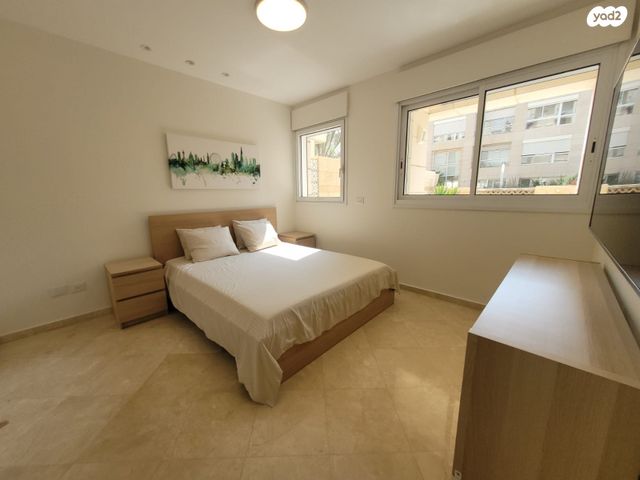 דירת גן, הרצליה