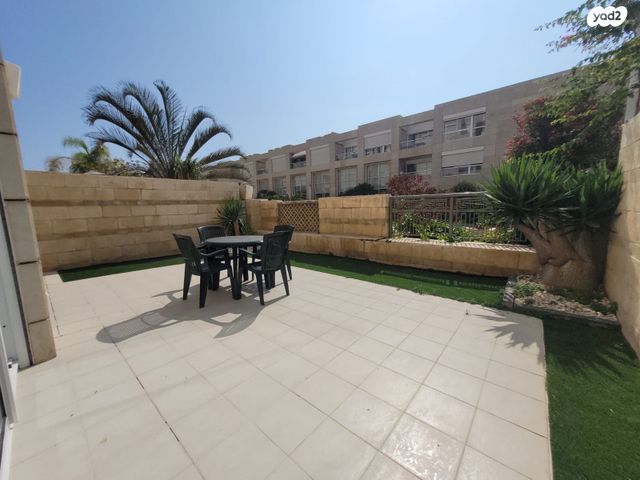 דירת גן, הרצליה