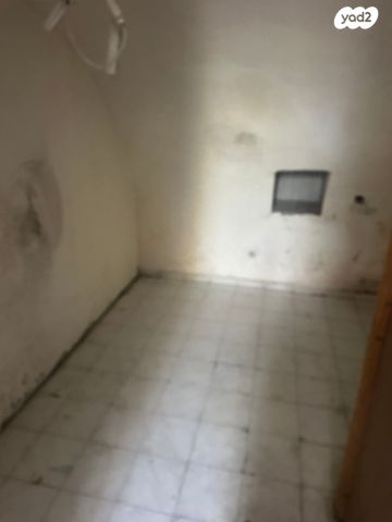 מחסנים, הכרמל, מחנה יהודה - לב העיר, ירושלים