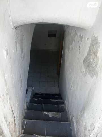 מחסנים, הכרמל, מחנה יהודה - לב העיר, ירושלים