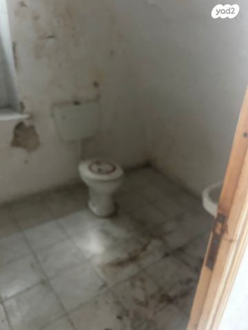 מחסנים, הכרמל, מחנה יהודה - לב העיר, ירושלים