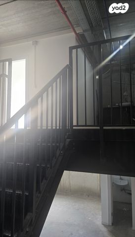 מבני תעשיה, אזור תעשיה א, חולון