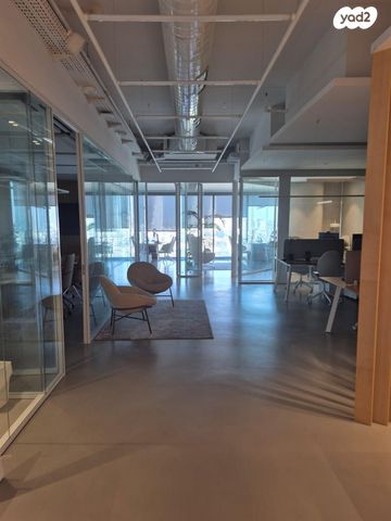 משרדים, דרך מנחם בגין 150, תל אביב יפו